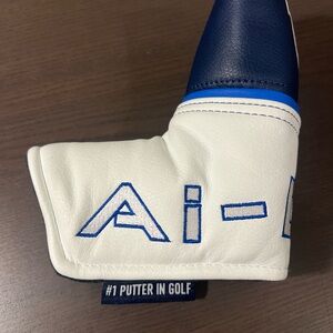 Odyssey Ai-ONE Blade Putter Head Cover White/Blue - Golf Accessories